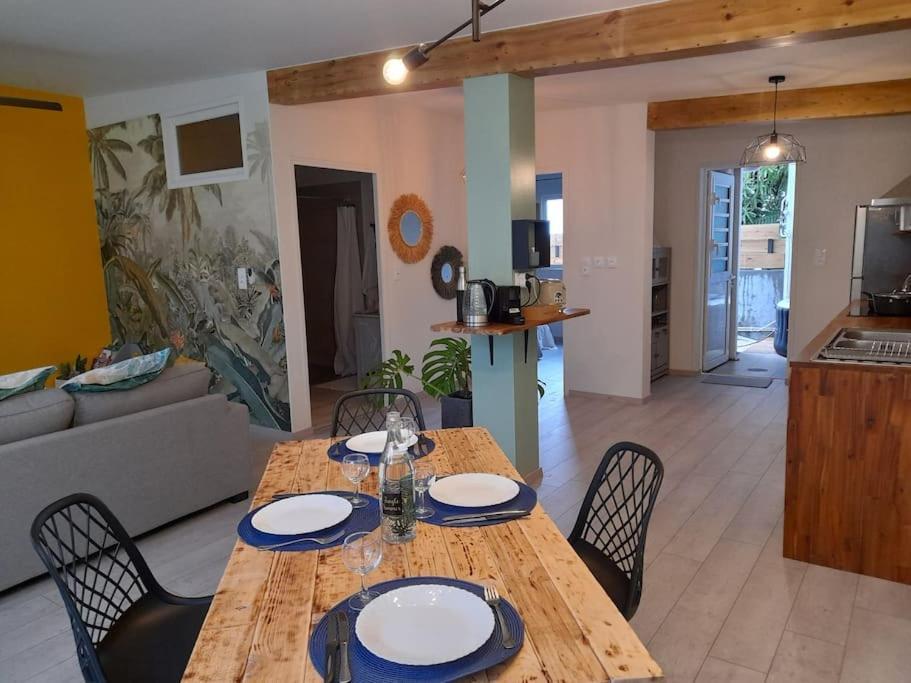 LONBRAZ VOLKAN meublé avec jacuzzi privatif Saint-Philippe Extérieur photo