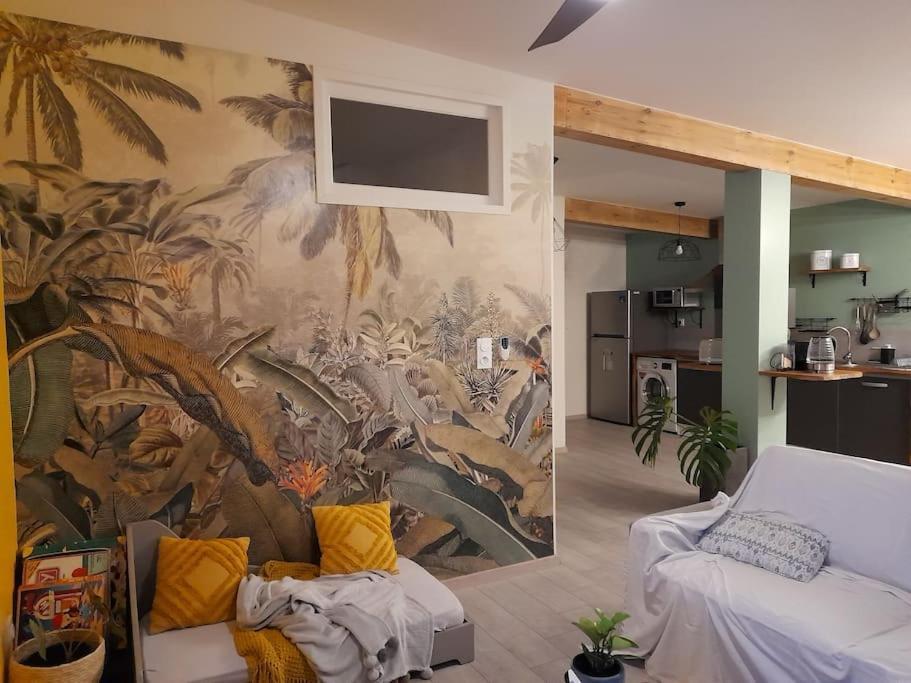LONBRAZ VOLKAN meublé avec jacuzzi privatif Saint-Philippe Extérieur photo