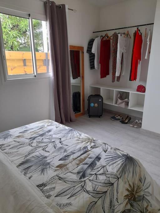 LONBRAZ VOLKAN meublé avec jacuzzi privatif Saint-Philippe Extérieur photo