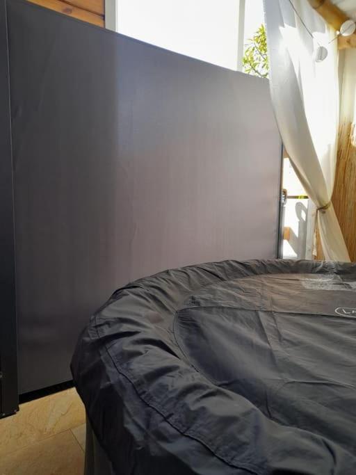 LONBRAZ VOLKAN meublé avec jacuzzi privatif Saint-Philippe Extérieur photo