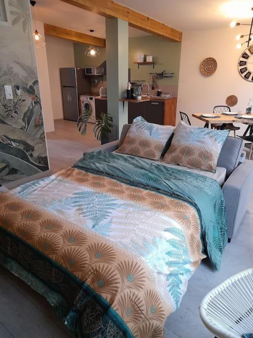 LONBRAZ VOLKAN meublé avec jacuzzi privatif Saint-Philippe Extérieur photo