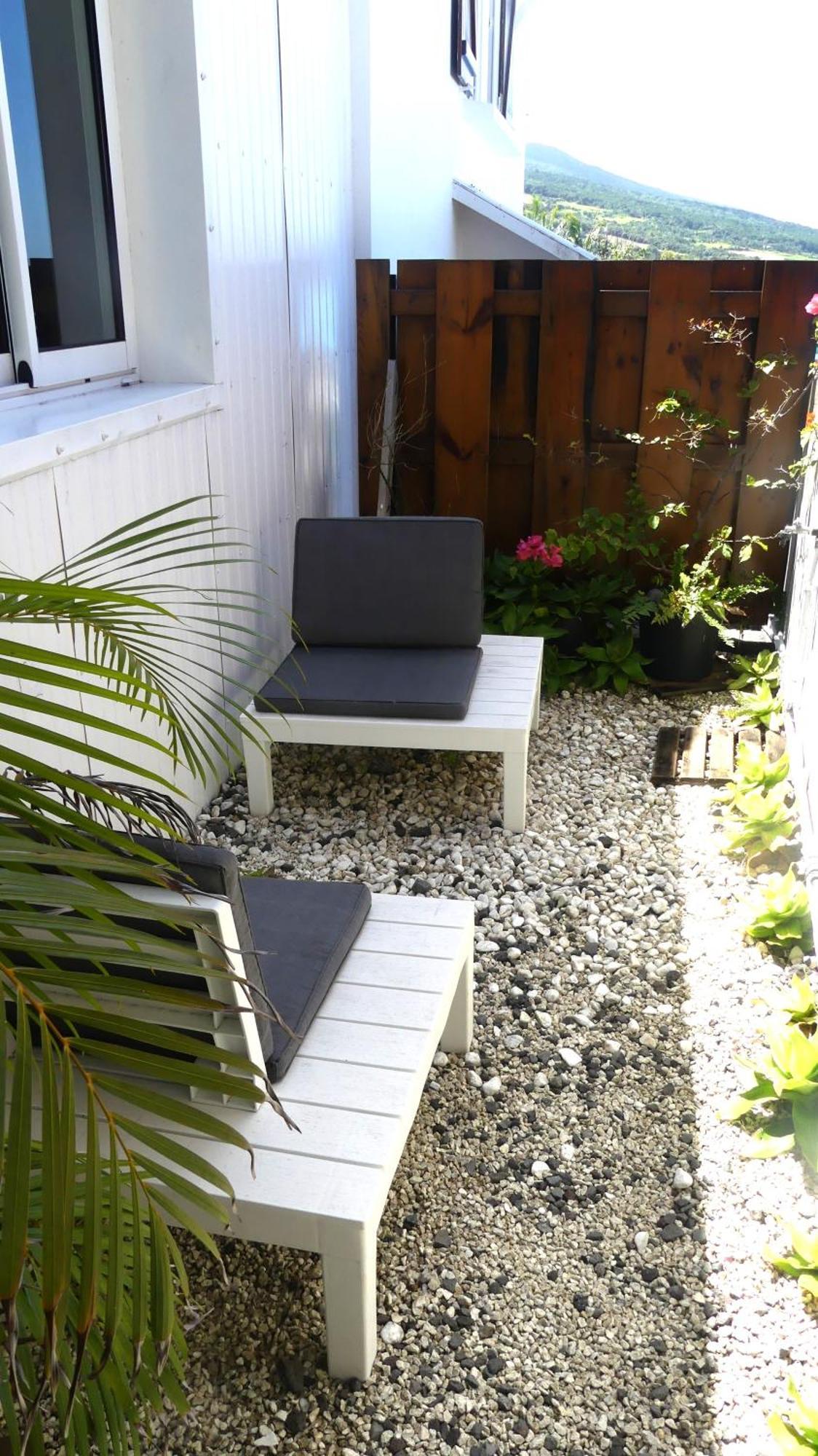LONBRAZ VOLKAN meublé avec jacuzzi privatif Saint-Philippe Extérieur photo
